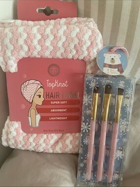 NWT- Pink and White hair towel and three pink eyeshadow brushes.